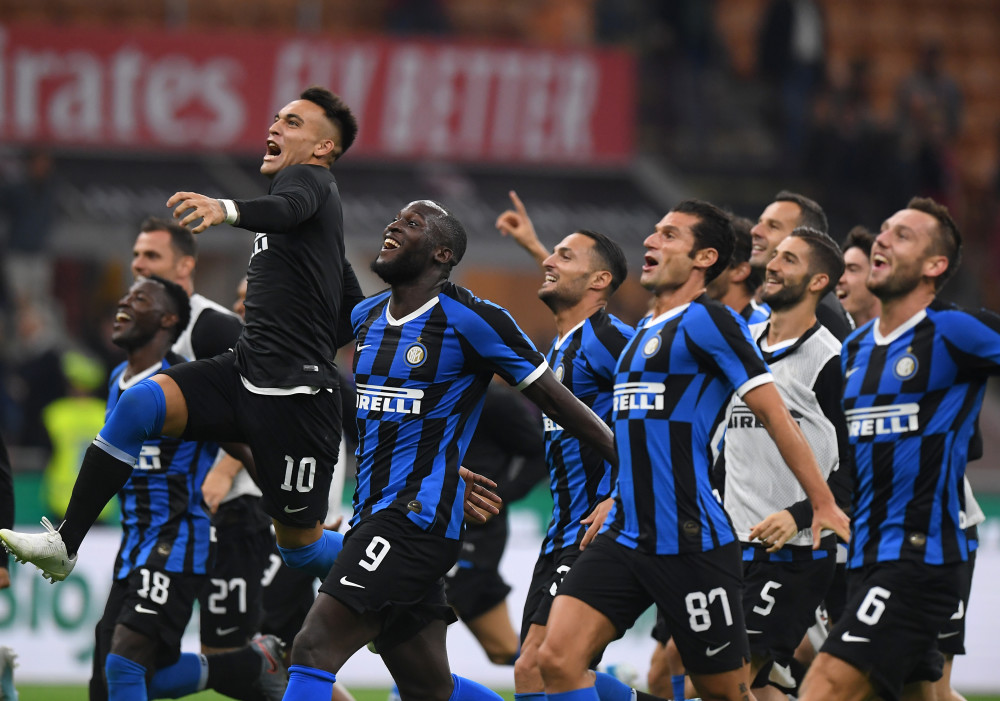 阿莫林抱头无奈！曼联队长补时踢飞空门+2次高射炮 尴尬40射门0球