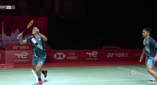 巴萨官方：特尔施特根已获医疗许可，入选对阵法兰克福大名单